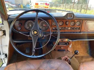 Foto 18 di 35: JAGUAR 420 Saloon 