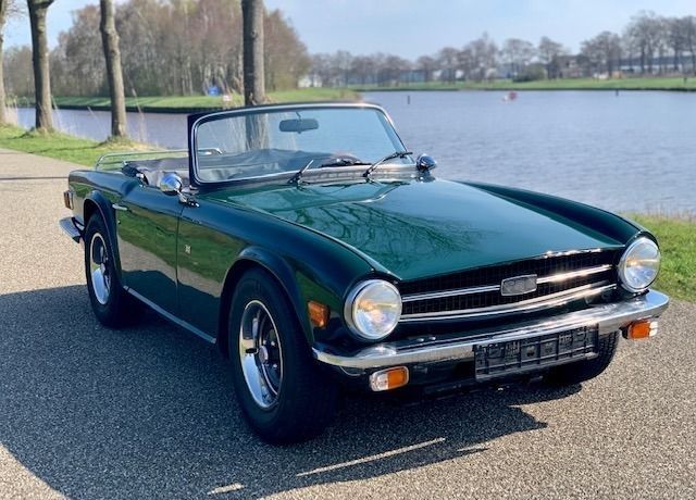 TRIUMPH TR6  