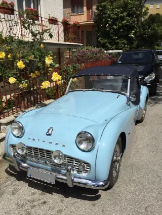 Foto 2 di 2: TRIUMPH TR3A   