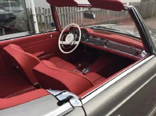 Foto 3 di 4: MERCEDES-BENZ 250 SL Pagode 