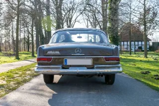 Foto 4 di 7: MERCEDES-BENZ SE coupè 250 