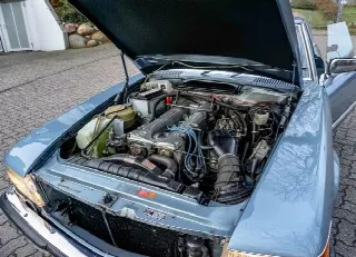 Foto 4 di 5: MERCEDES-BENZ 280 SL R107  
