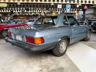 Foto 26 di 32: MERCEDES-BENZ SLC(1971-1981) 450 SL W107  roadster.47104
