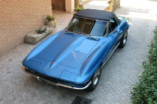 Foto 28 di 33: CHEVROLET Corvette C2 Sting Ray Convertibile 327/350 HP 