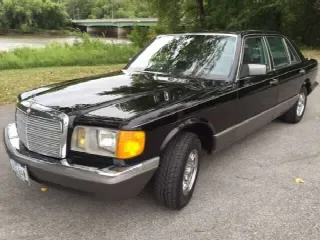 Foto 3 di 5: MERCEDES-BENZ 380SEL 
