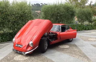 Foto 4 di 16: JAGUAR E-TYPE SII (1967-1971) COUPE 2 POSTI   