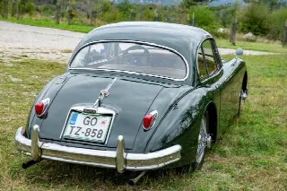 Foto 5 di 15: JAGUAR XK 150 FHC  