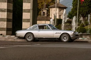 Foto 17 di 21: FERRARI 330 GT 2+2 - Series I ‘Interim’ - 1 of 124 examples built - Ferrari Classiche certificate - **original interior**