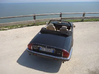 Foto 4 di 39: JAGUAR XJS(1975-1996) 5300 V12 