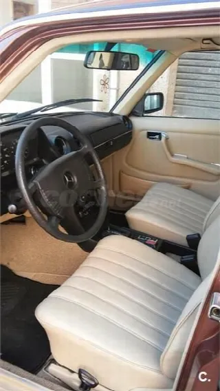 Foto 2 di 7: MERCEDES-BENZ 300 D    