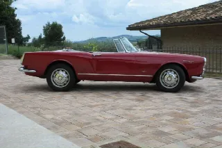 Foto 2 di 28: ALFA ROMEO 2600 Spider Touring    