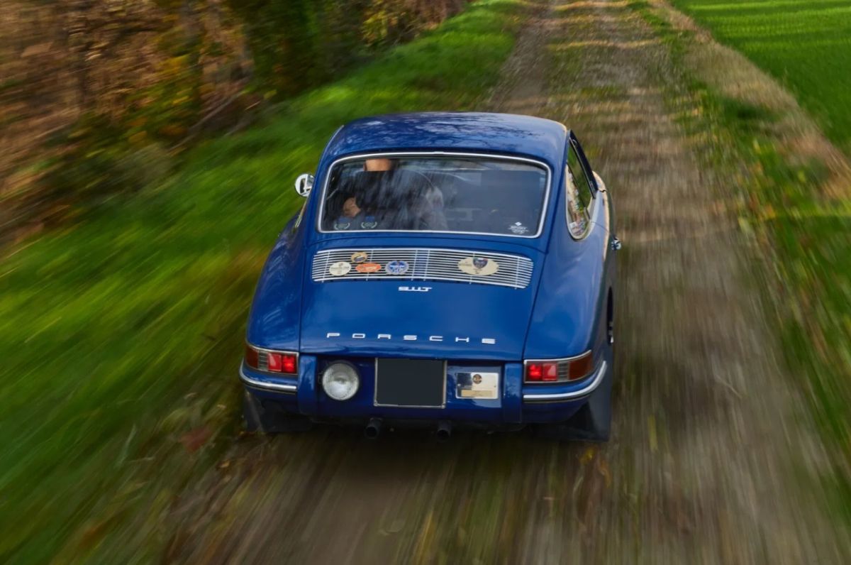 Porsche 911 SWB in livrea blu, elegante e plurivittoriosa, sarà presentata nello stand OldCar24 alla Fiera Auto Moto d'Epoca Bologna 2024