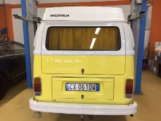 Foto 9 di 9: Volkswagen T2 Westfalia 