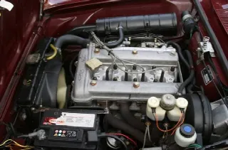 Foto 5 di 5: ALFA ROMEO GT 1300 Junior Bertone 