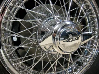 Foto 5 di 10: JAGUAR XK 120  