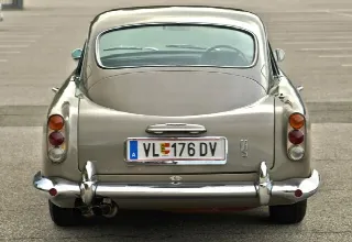 Foto 3 di 6: ASTON MARTIN DB5  