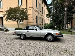 Foto 8 di 17: MERCEDES-BENZ SL(1971-1989) 450