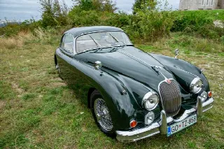 Foto 4 di 15: JAGUAR XK 150 FHC  