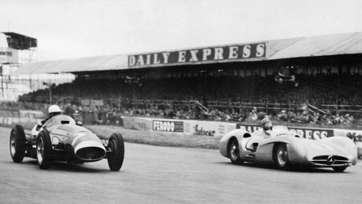 IL MONDO AUTOMOBILISTICO PIANGE STIRLING MOSS