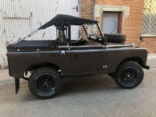 Foto 3 di 4: LAND ROVER Series 1-3 (1948-1984) 2A 