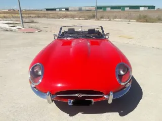 Foto 3 di 19: JAGUAR E-Type SI (1961-1968) OTS Roadster