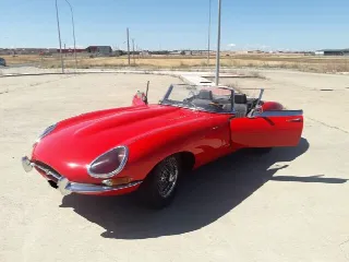 Foto 5 di 19: JAGUAR E-Type SI (1961-1968) OTS Roadster