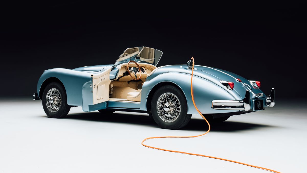 David Beckham regala al figlio una Jaguar XK 140