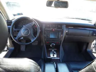 Foto 10 di 15: AUDI A8 3.3 TDI -V8 - 4RM