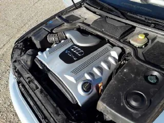 Foto 11 di 15: AUDI A8 3.3 TDI -V8 - 4RM