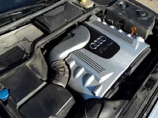Foto 12 di 15: AUDI A8 3.3 TDI -V8 - 4RM