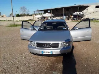 Foto 14 di 15: AUDI A8 3.3 TDI -V8 - 4RM