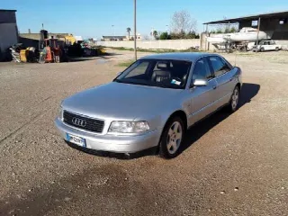Foto 15 di 15: AUDI A8 3.3 TDI -V8 - 4RM