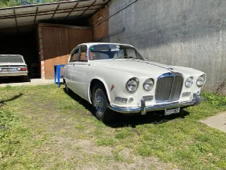 Foto 4 di 35: JAGUAR 420 Saloon 