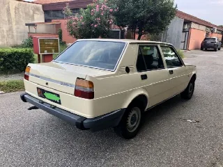 Foto 3 di 9: ALFA ROMEO Giulietta 1.8 Prima serie  