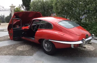 Foto 12 di 16: JAGUAR E-TYPE SII (1967-1971) COUPE 2 POSTI   