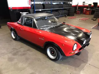 Foto 2 di 2: FIAT 124 SPYDER ABARTH  