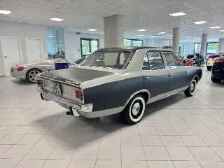 Foto 5 di 32: OPEL Rekord 1.9 C Lusso Automatic/Clima 