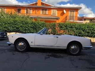 Foto 5 di 9: ALFA ROMEO Giulia Spider 1.6 veloce   