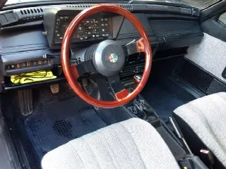 Foto 4 di 8: ALFA ROMEO Giulietta 1.8 