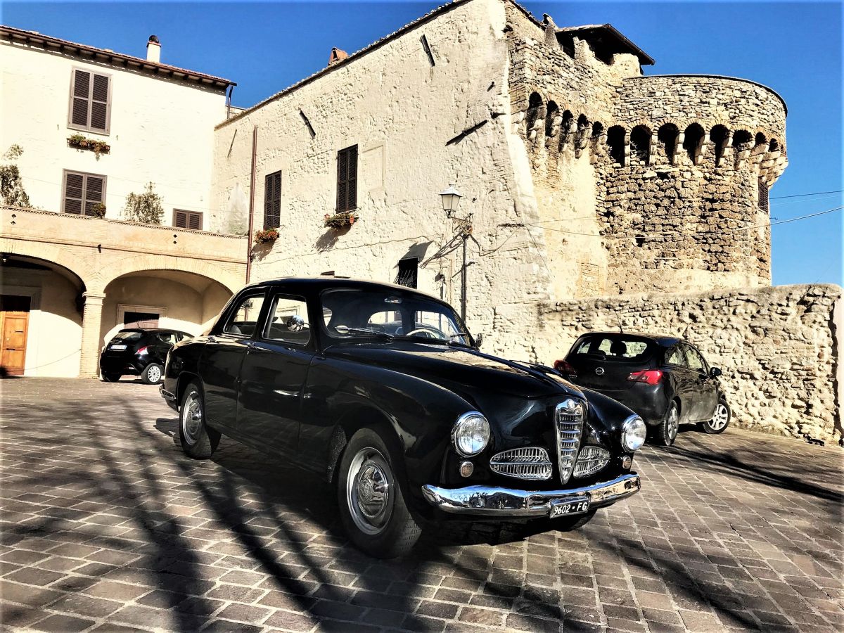 L' ALFA ROMEO 1900: LA BERLINA DI FAMIGLIA CHE VINCE LE CORSE