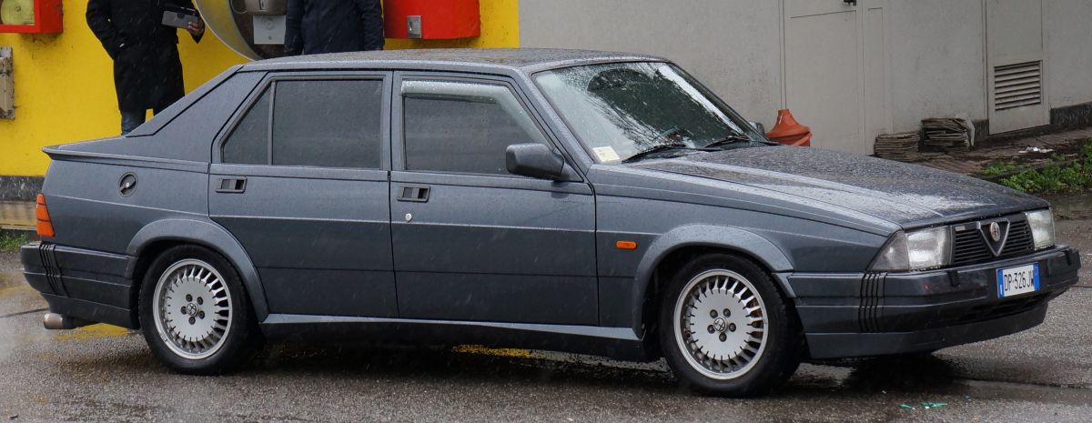 ALFA ROMEO 75 3.0 V6 America 