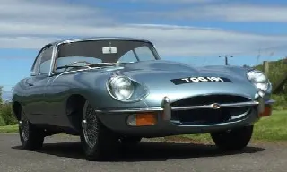 Foto 4 di 7: JAGUAR E TYPE 'TOGS OF TROON' WORLD FAMOUS CAR