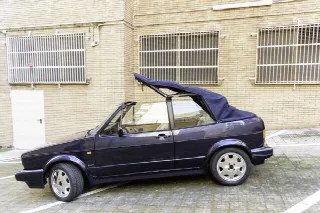 Foto 1 di 16: VOLKSWAGEN Golf Cabrio    