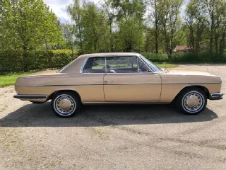 Foto 4 di 4: MERCEDES-BENZ  250 E