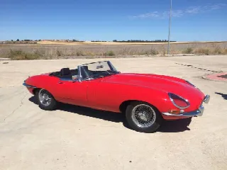 Foto 2 di 19: JAGUAR E-Type SI (1961-1968) OTS Roadster