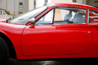 Foto 1 di 9: FERRARI 246 Dino (1969-1974) GT   