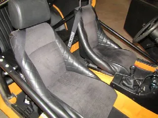 Foto 4 di 6: BMW Race replica  