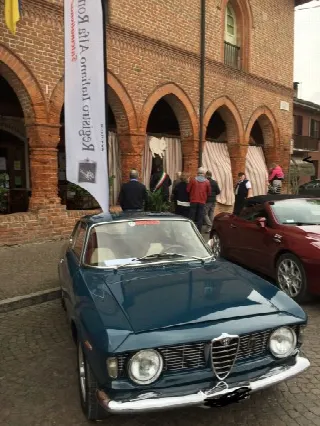 Foto 2 di 6: ALFA ROMEO GT Giulia Sprint GT 