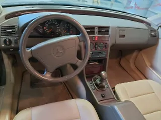 Foto 7 di 8: MERCEDES-BENZ C-Class(1993-) C 180 