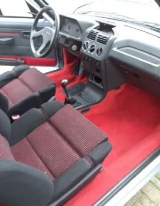 Foto 2 di 3: PEUGEOT 205 CTI 